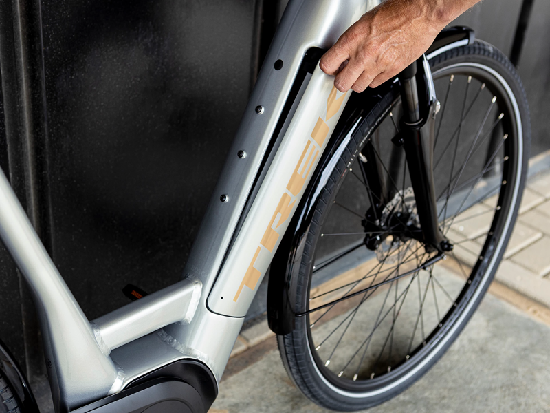 2022 Trek District+ 8 Lowstep eHybrid Bike in Quicksilver-9