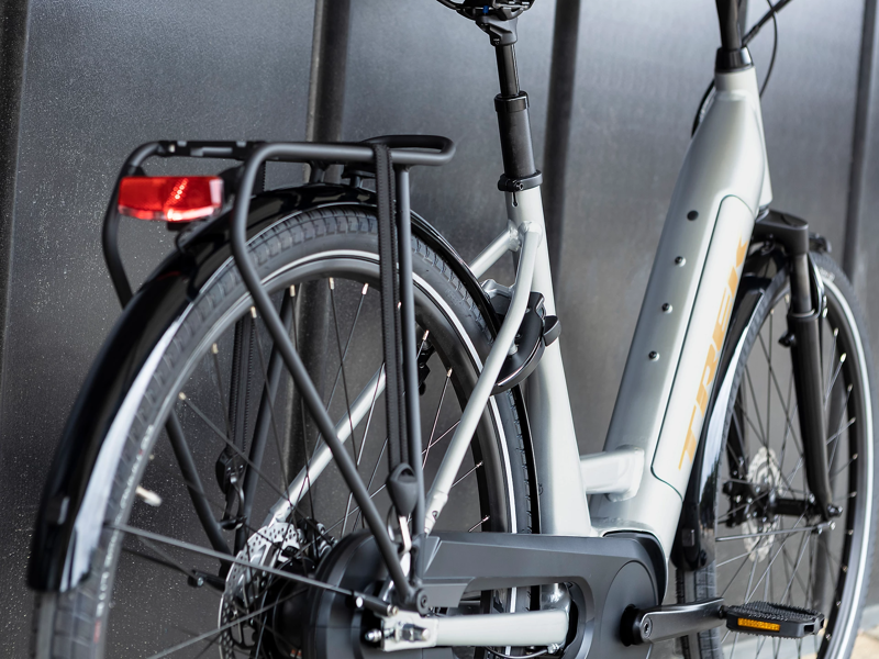 2022 Trek District+ 8 Lowstep eHybrid Bike in Quicksilver-5